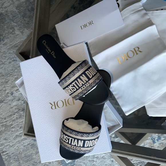 Dior Slides - Picture 1 of 4